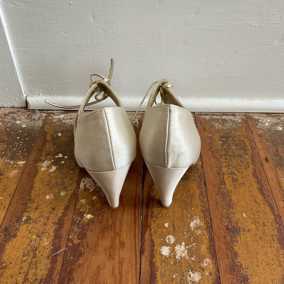 Seychelles I Do Ivory Fabric Heels - Picture 6 of 8